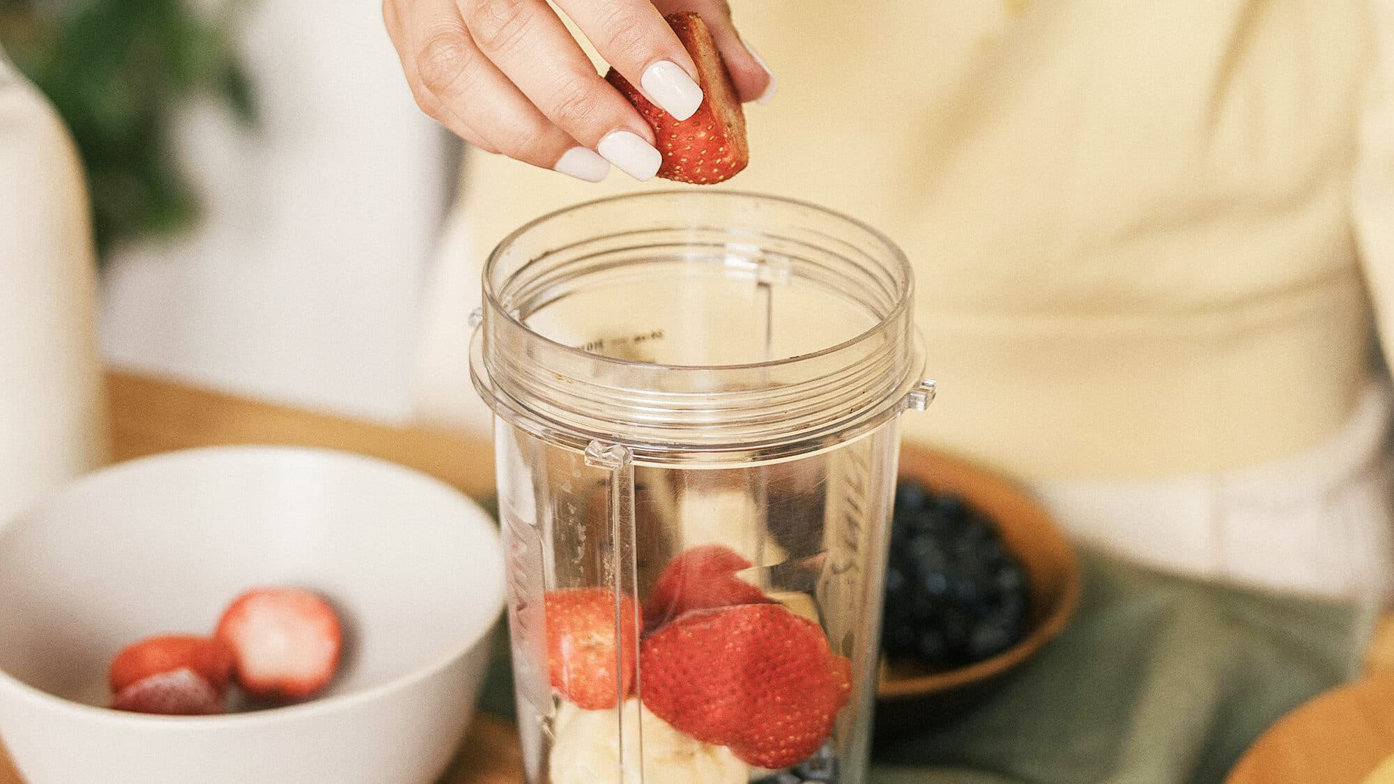 Foto von Früchten im Smoothie-Glas